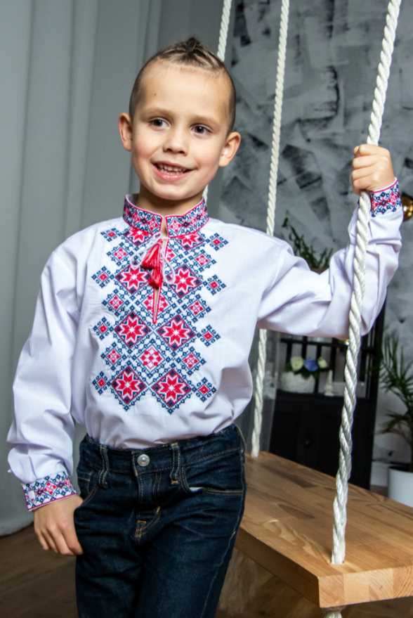 Вишиванка для хлопчика. Денім