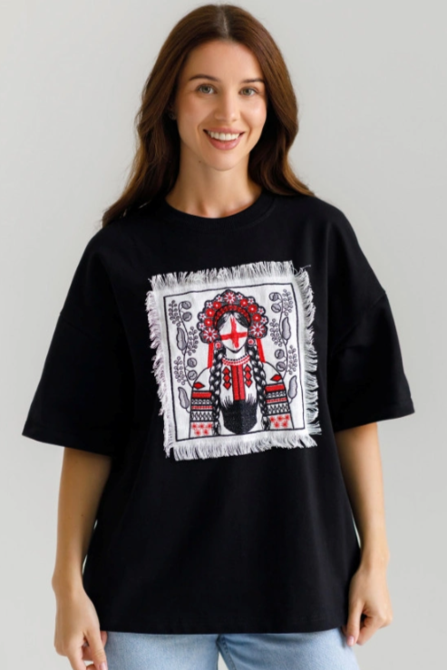 Women's oversized black t-shirt "Motanka"